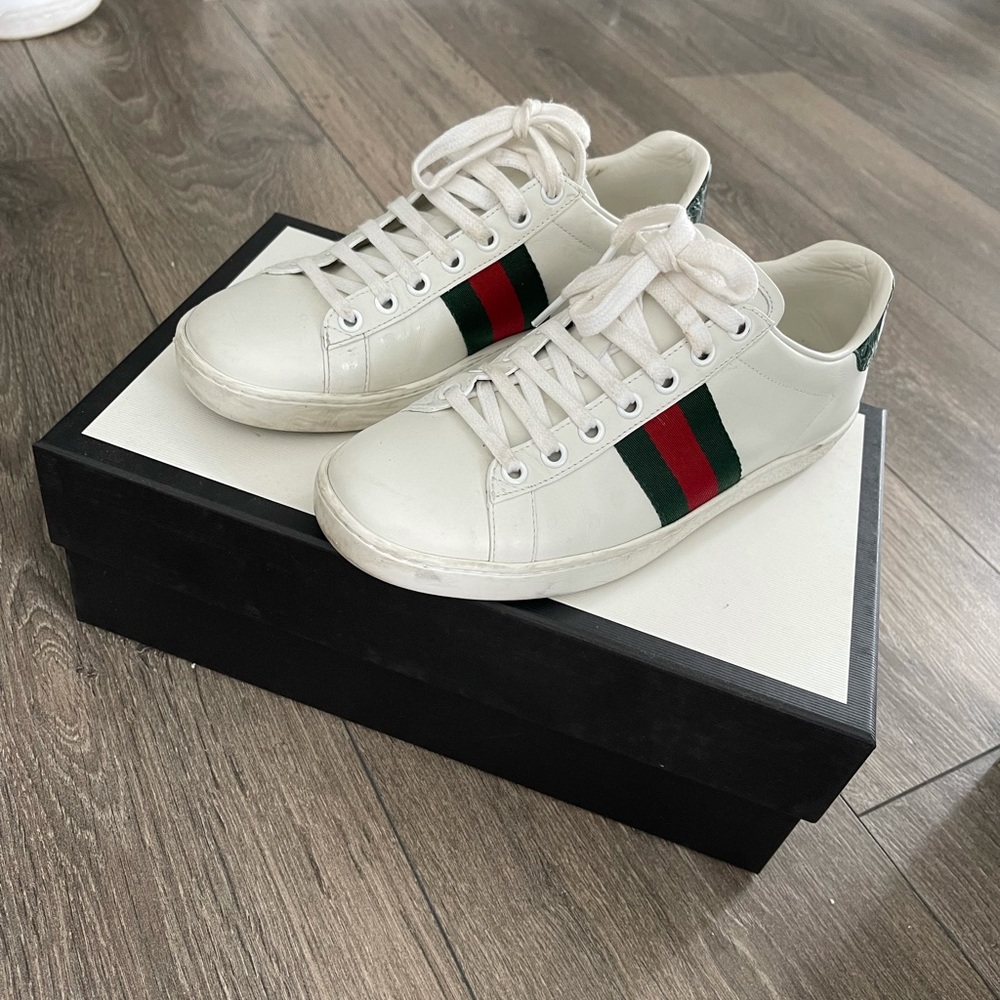 LIKE NEW GUCCI ACE SNEAKERS